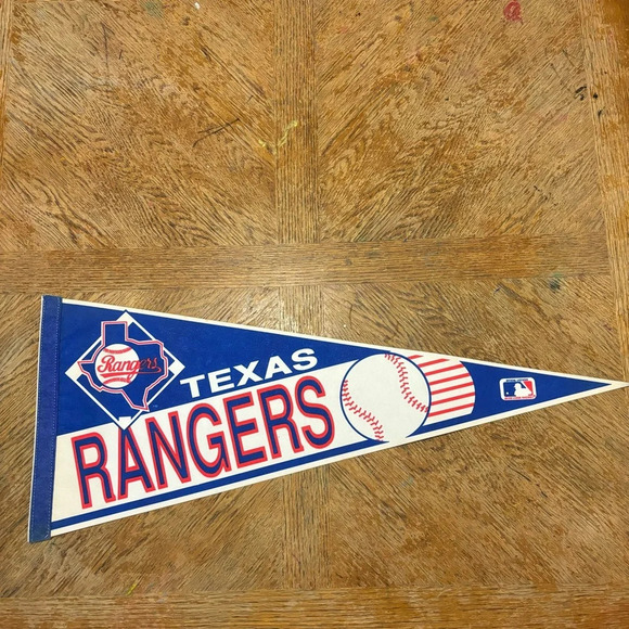 Texas Rangers MLB 30" 1990s Vintage New Old Stock Felt Pennant. - Picture 1 of 4